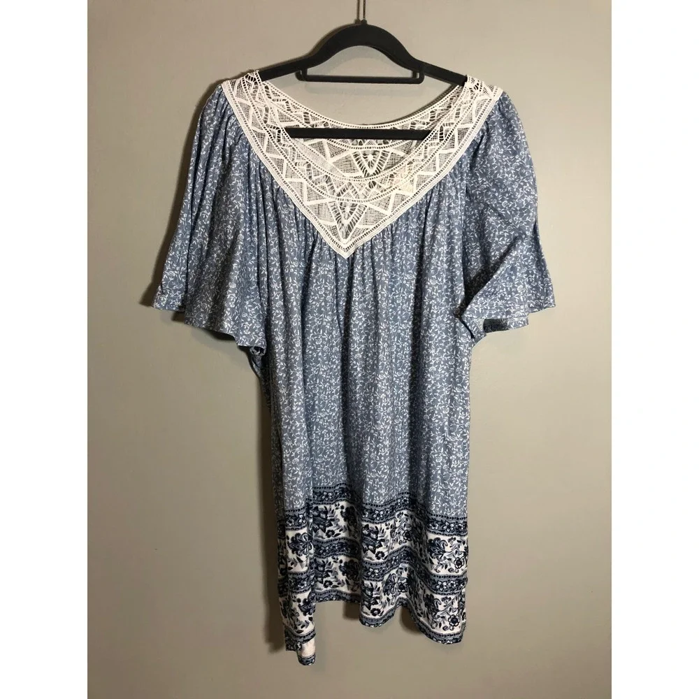 Weekend by Suzanne Betro Tunic Top Women 4X Blue Floral Crochet Lace V-Neck